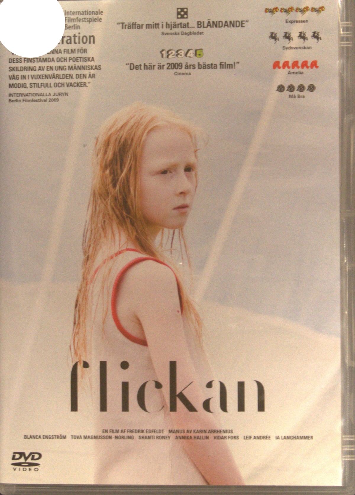 Flickan (2009) DVD – omslag
