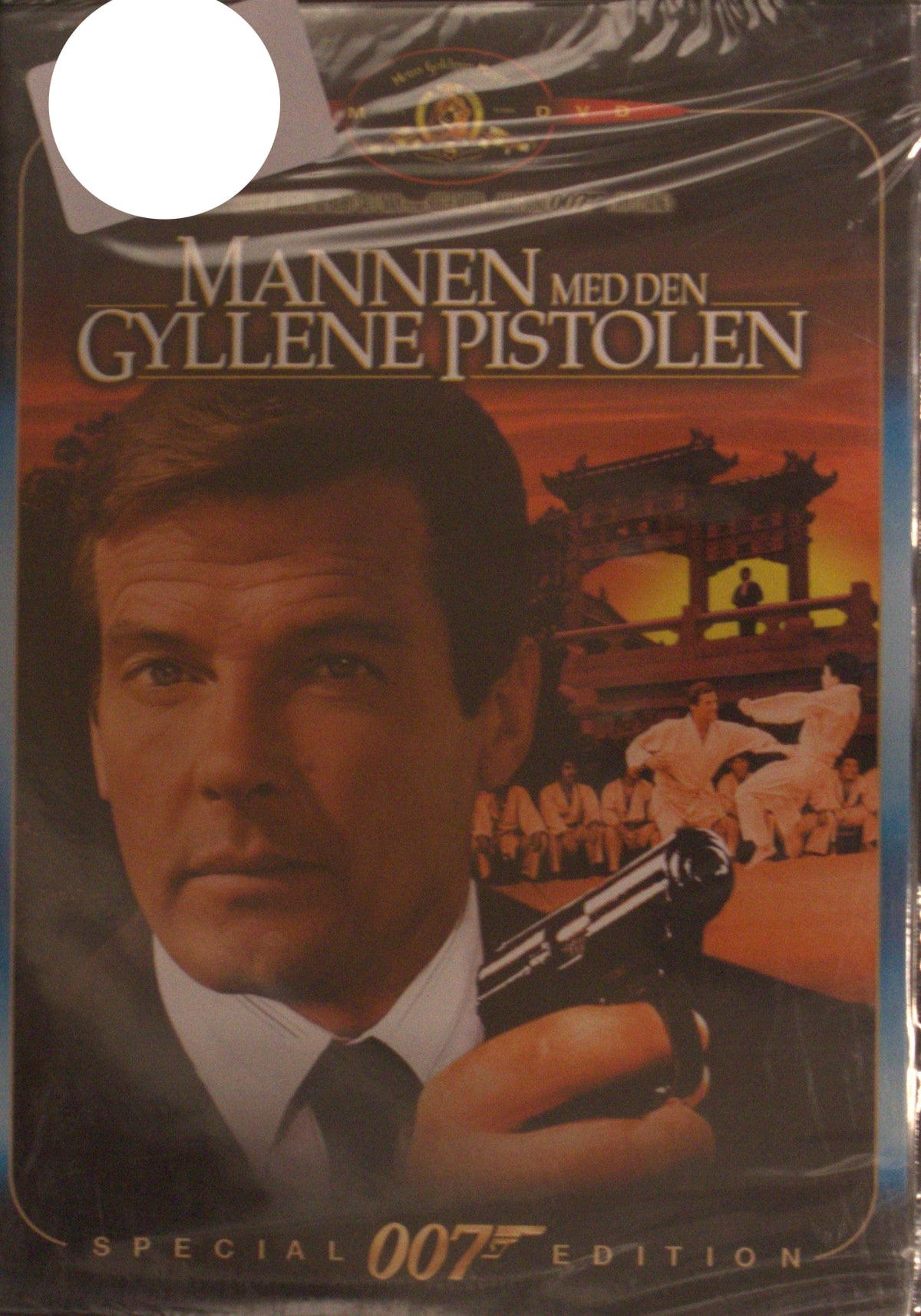 Mannen med den gyllene pistolen / The man with the golden gun - REA DVD