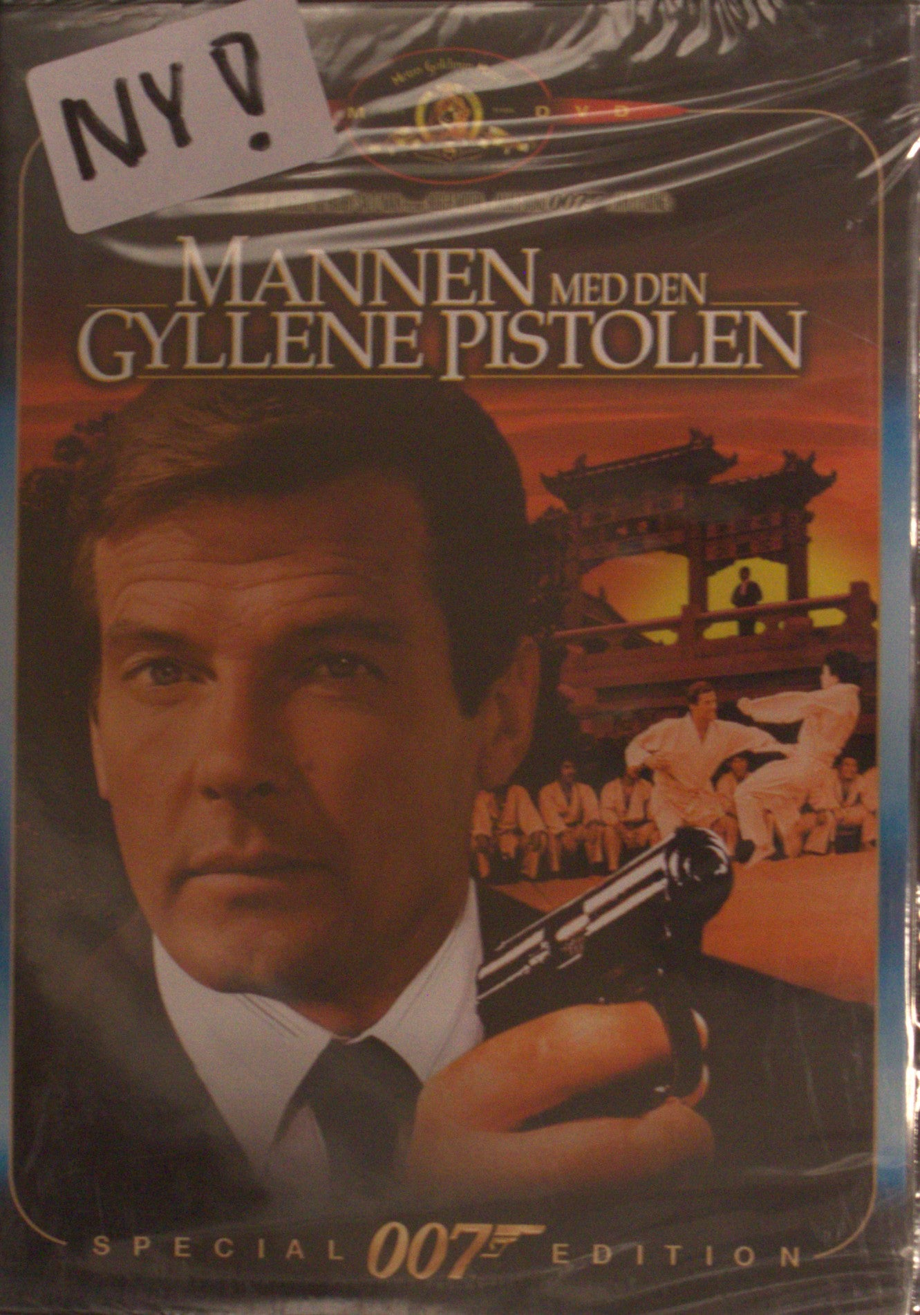 MANNEN MED DEN GYLLENE PISTOLEN / THE MAN WITH THE GOLDEN GUN