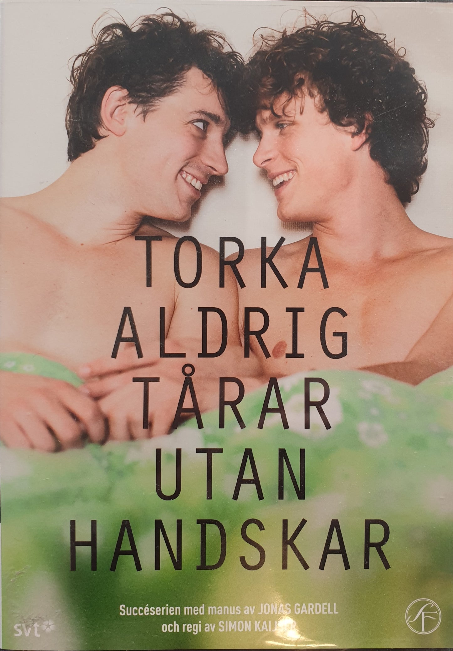 TORKA ALDRIG TÅRAR UTAN HANDSKAR / DON'T EVER WIPE TEARS WITHOUT GLOVES